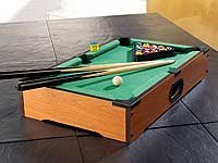 Playtastic Mini Billardtisch mit 2 Queues & 16 Kugeln - 